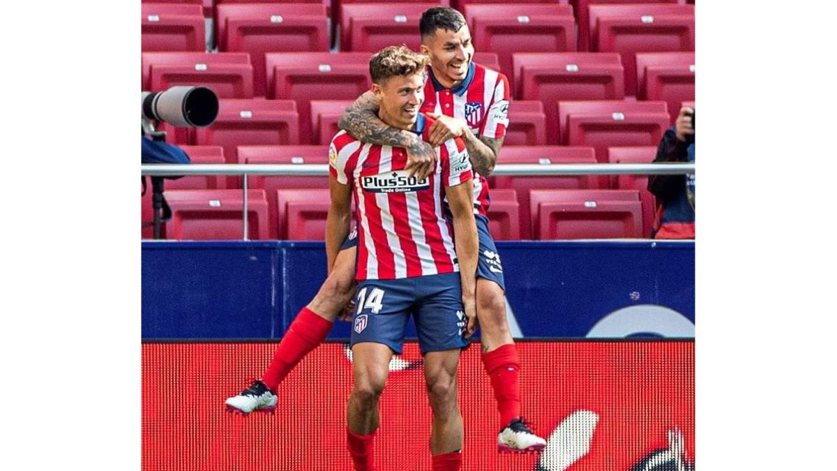 Llorente y Correa sentenciaron la victoria del Atlético con sendos dobletes ante el Eibar. R. JIMÈNEZ