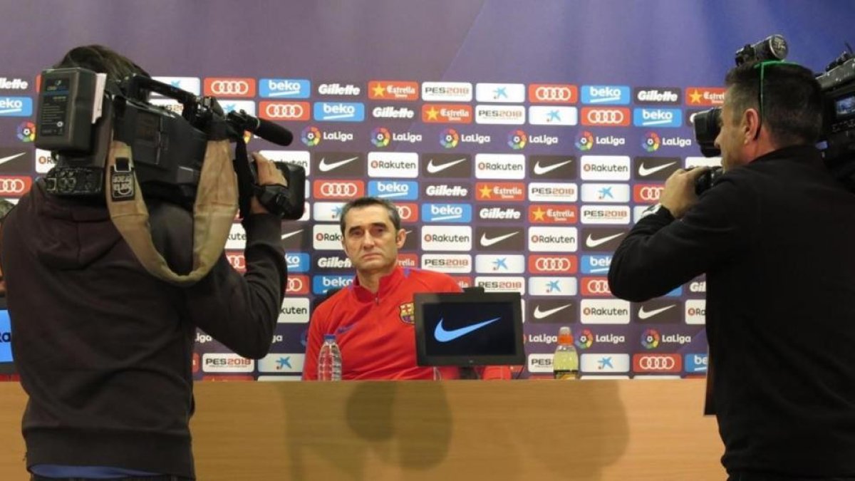 Ernesto Valverde, a su llegada hoy a la sala de prensa de la Ciudad Deportiva Joan Gamper.