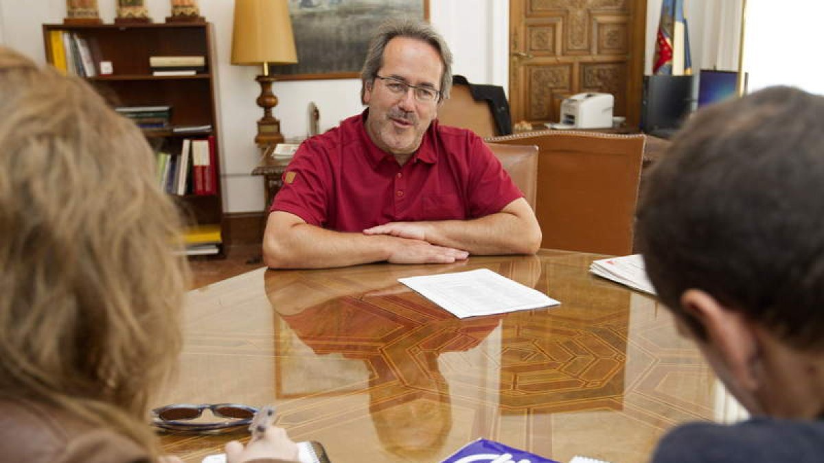 El alcalde de Zamora, Francisco Guarido, no quiere que se le manden regalos. MARIAM M. MONTESINOS