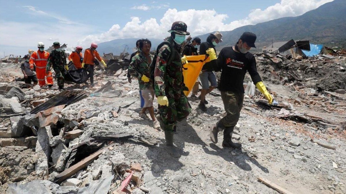 Rescate en Indonesia tras el tsunami.
