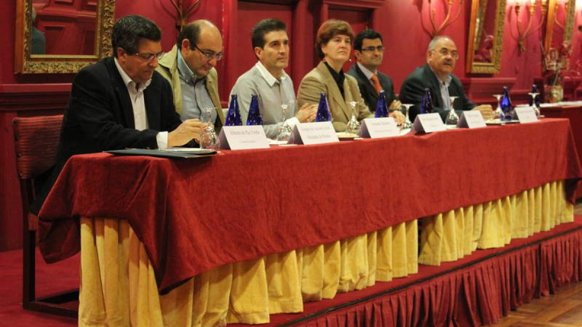 De Paz, Escanciano, Bandera, Torres, Redondo y García Saiz, en la presentación del acto.