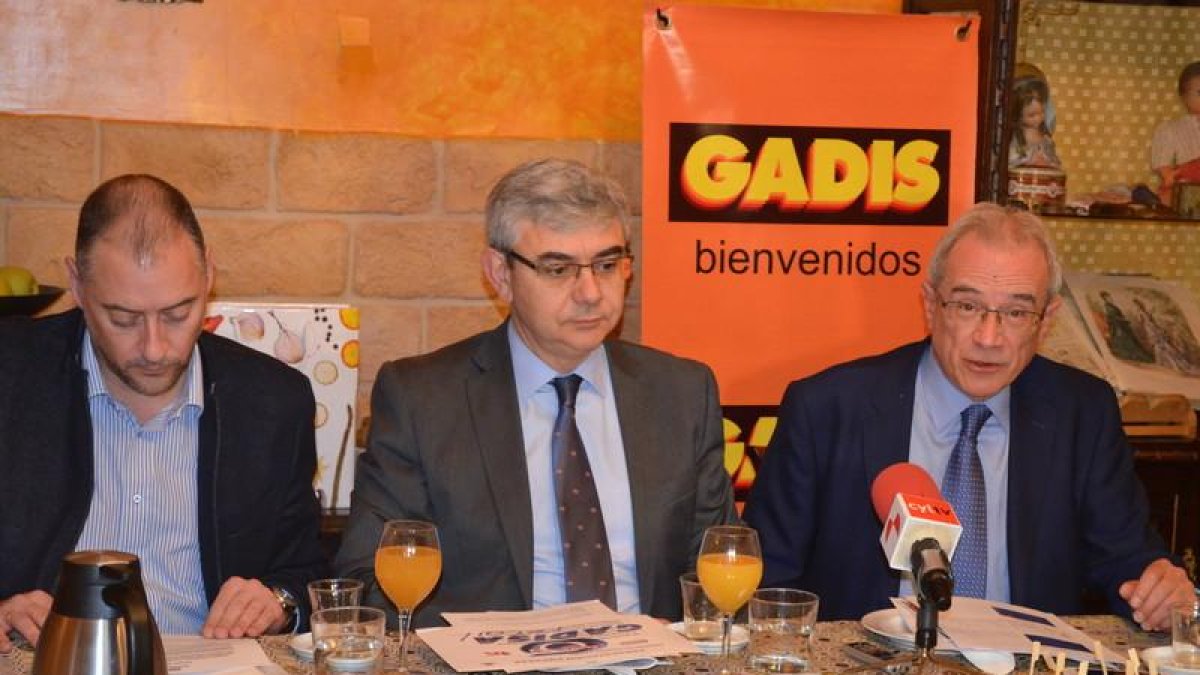 Responsable de Gadis presentaron esta mañana el nuevo supermercado de Valencia de Don Juan