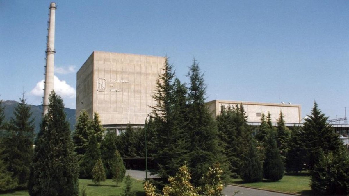Exterior de la central nuclear de Santa María de Garoña, en el norte de la provincia de Burgos.