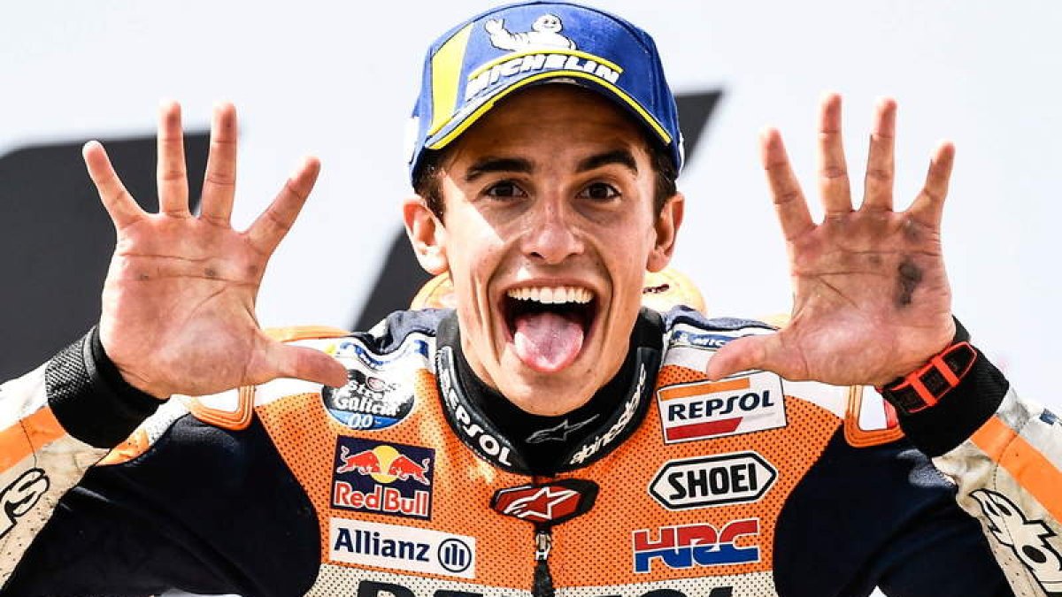 El español Marc Márquez celebra su décimo triunfo en el circuito alemán de Sachsenring. FILIP SINGER