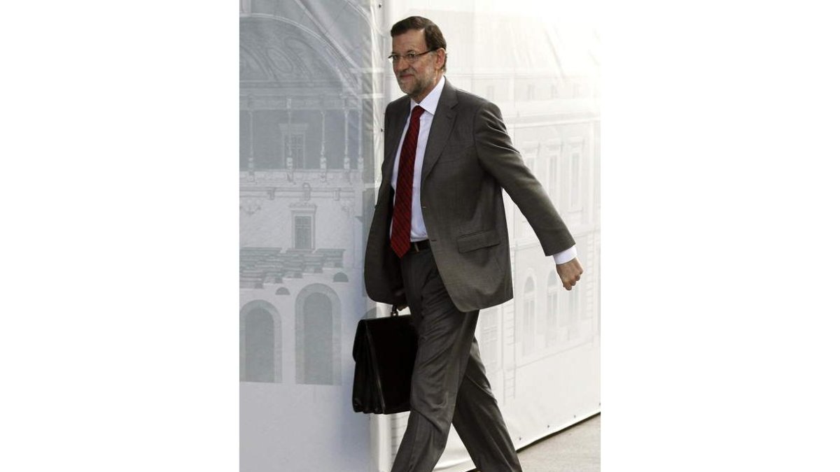 Rajoy, ayer, a su llegada al Congreso de los Diputados.