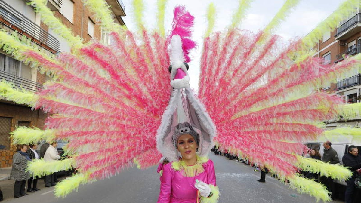 El desfile desplegó toda su alegría y diversión por las calles de Astorga. MARCIANO PÉREZ