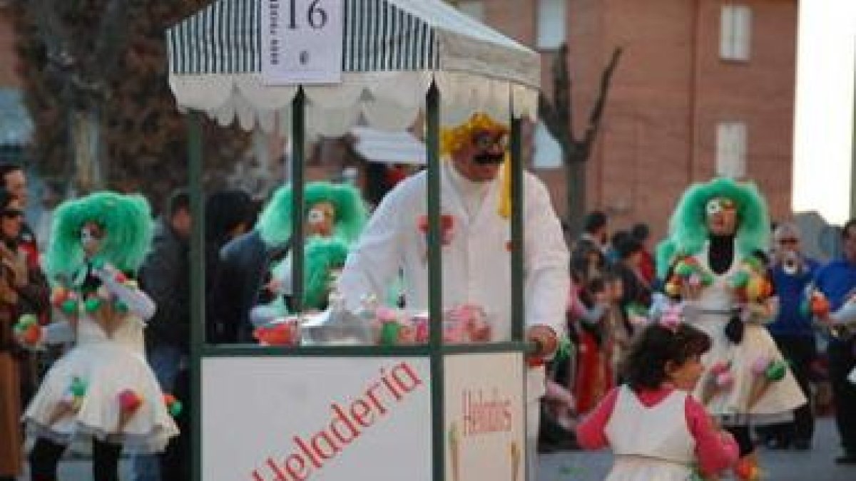 El desfile de carnaval congrega cada año a cientos de personas en el municipio