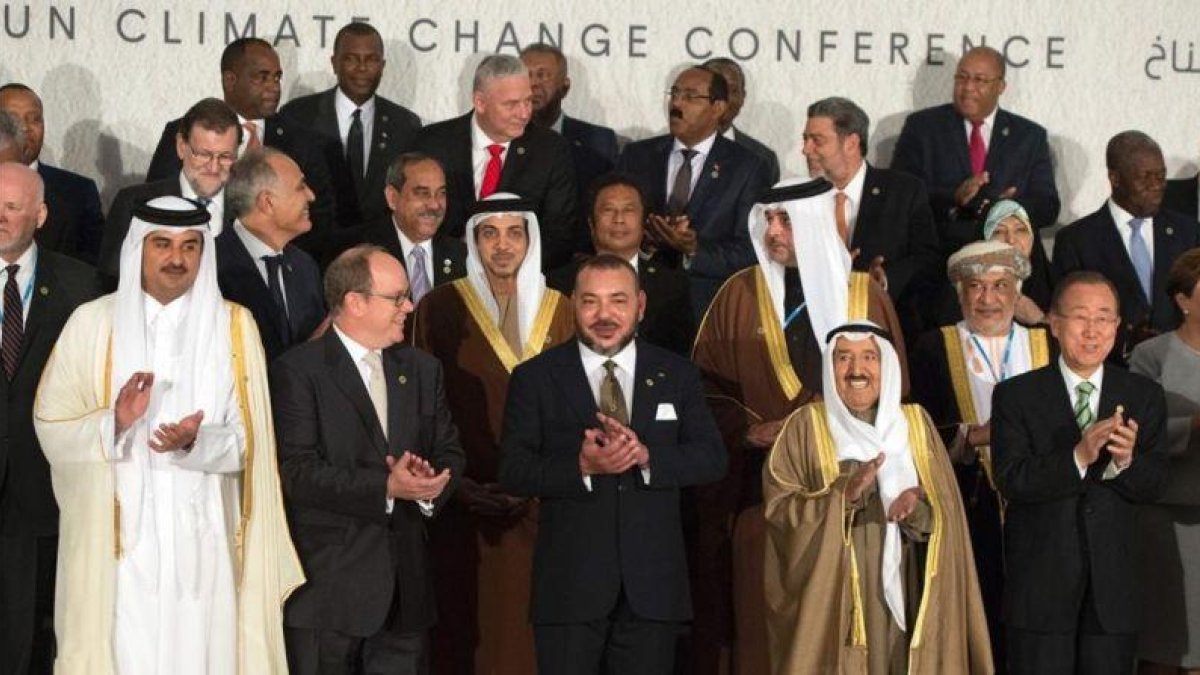Foto de familia de algunos de los presidentes y jefes de gobierno asistentes al la cumbre del clima de Marrakech.