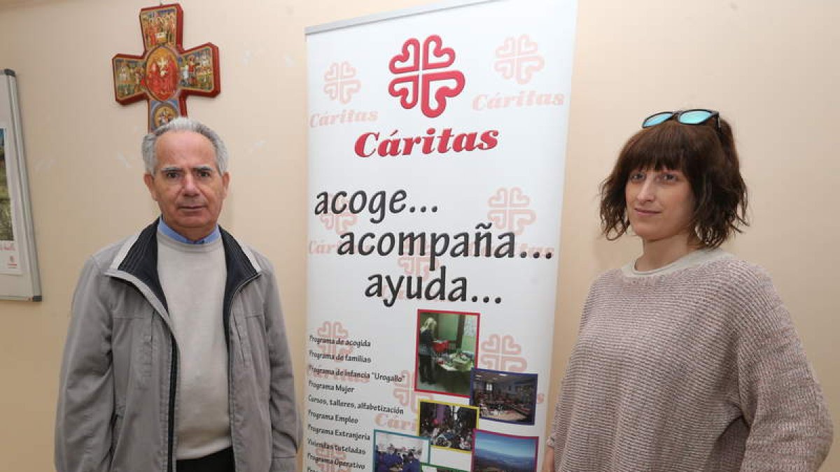 José Antonio Prada y Úrsula Macías, de Cáritas Ponferrada. DE LA MATA