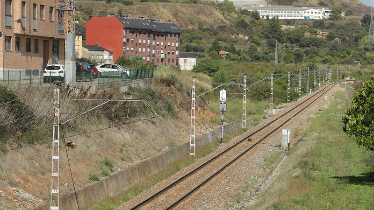 El tramo León-Ponferrada de la línea se renovará. L. DE LA MATA