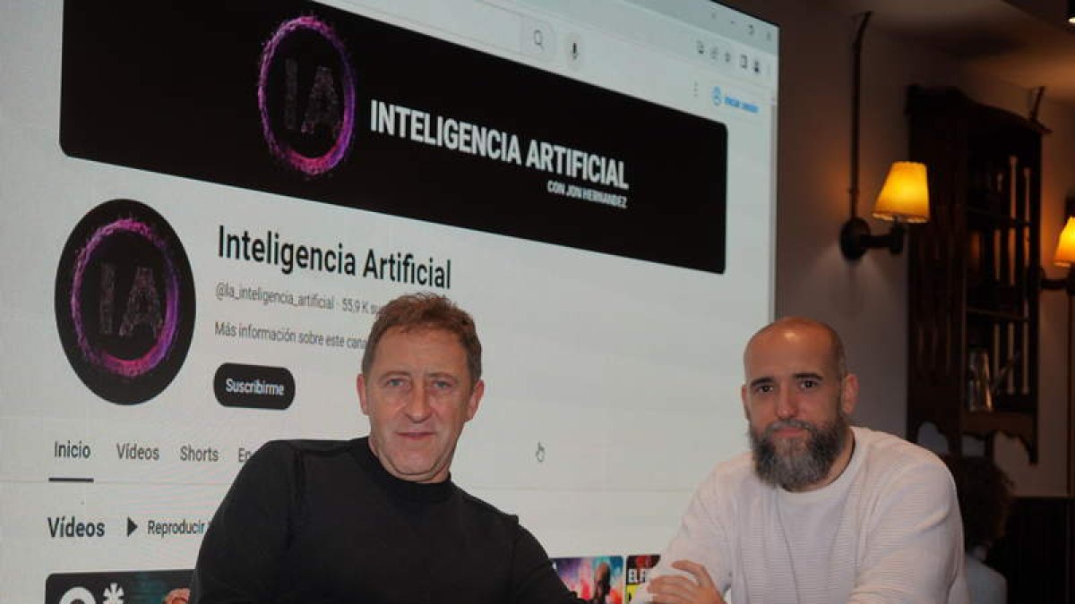 Tomás Castro, director general de Proconsi y Jon Hernández, divulgador sobre IA. DL