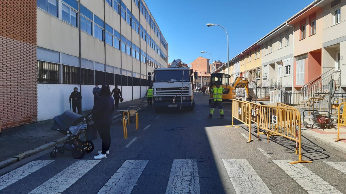 Obras en las aceras de la calle Dominicas. AYUNTAMIENTO DE SAN ANDRÉS