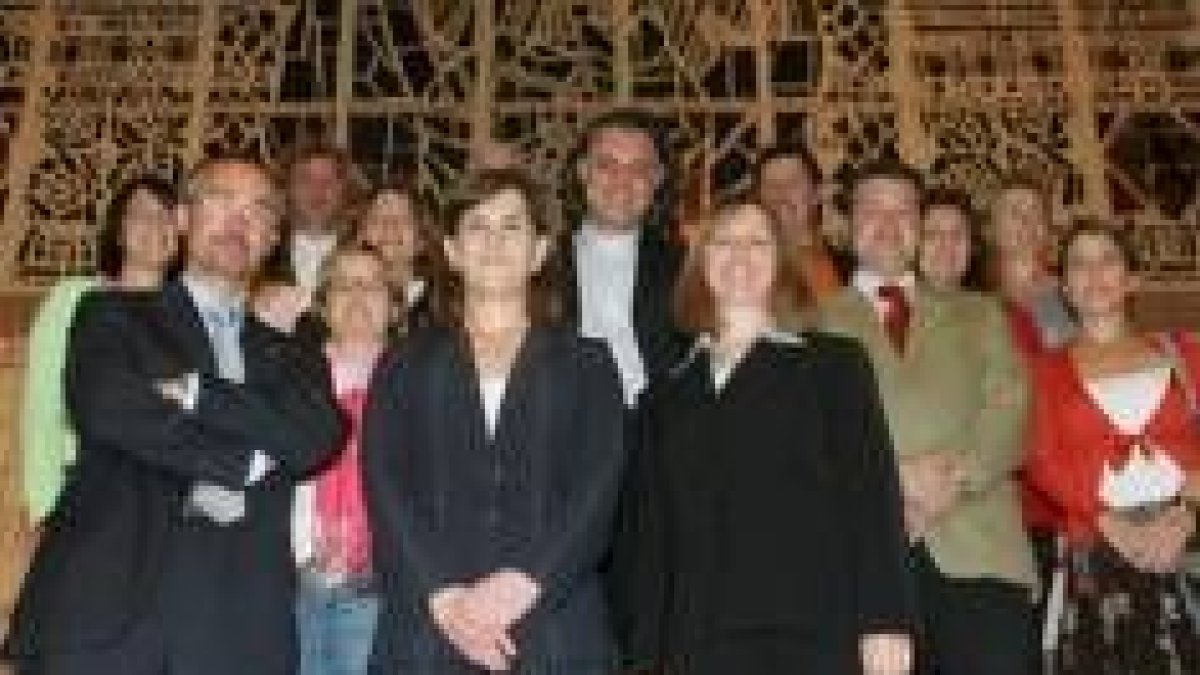 Teresa González junto a los representantes de las empresas austriacas que visitan la provincia