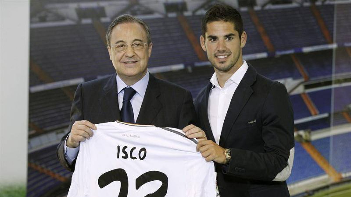 Florentino, junto a Isco, en la presentación del jugador malagueño en el Bernabéu.