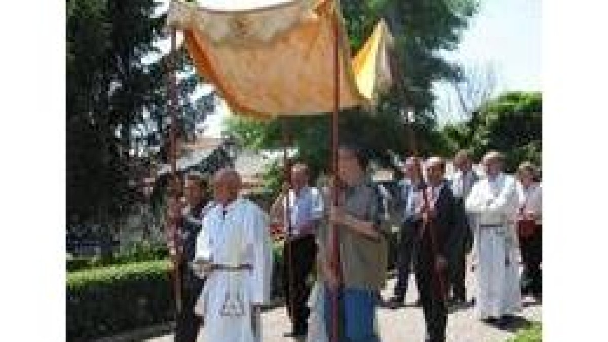 La procesión del Santísimo es el acto más solemne de las fiestas