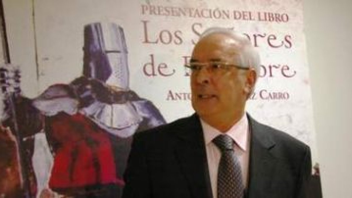 El escritor Antonio Díaz Carro presentó su libro en la Casa de las Culturas.
