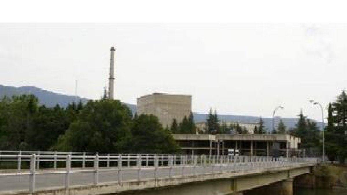 Exterior de la central nuclear de Garoña.