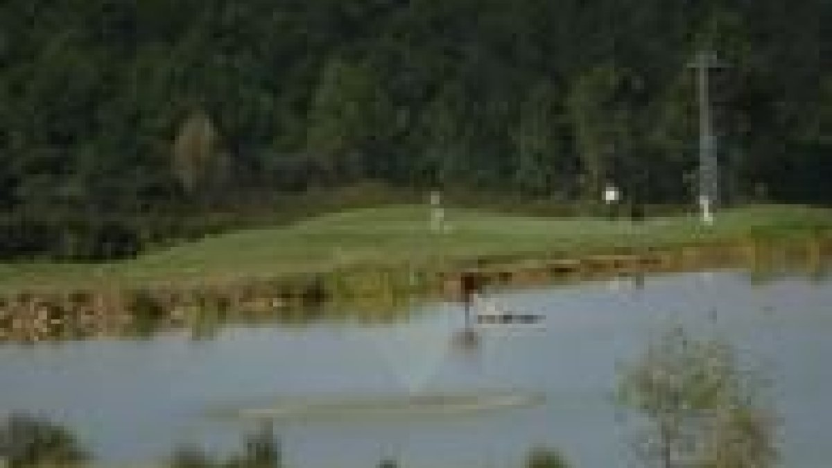 La adjudicación del campo de golf genera controversia en Congosto