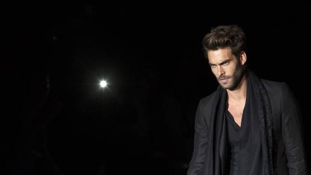 Imágenes de archivo de Jon Kortajarena y Vanessa Romero, los famosos más atractivos del verano 2015.