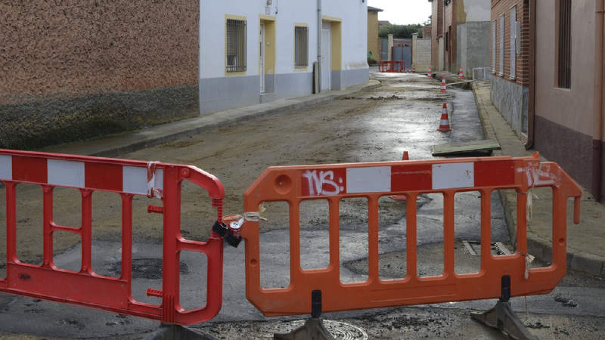 Las obras, con un presupuesto de 64.500 euros, supondrán también el asfaltado de las calles . ACACIO