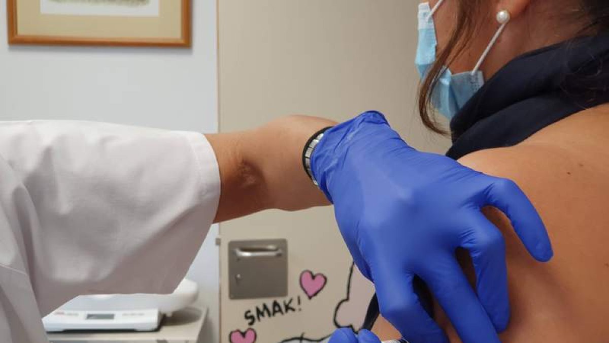 La vacunación de la gripe comenzó el pasado día 13 en los 28 centros de salud. FERNANDO OTERO