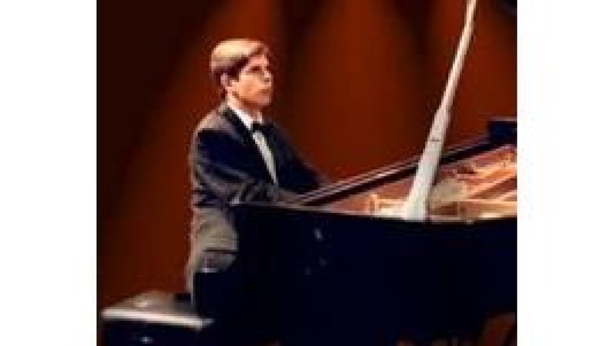 El joven pianista onubense Javier Perianes ofrecerá hoy un concierto