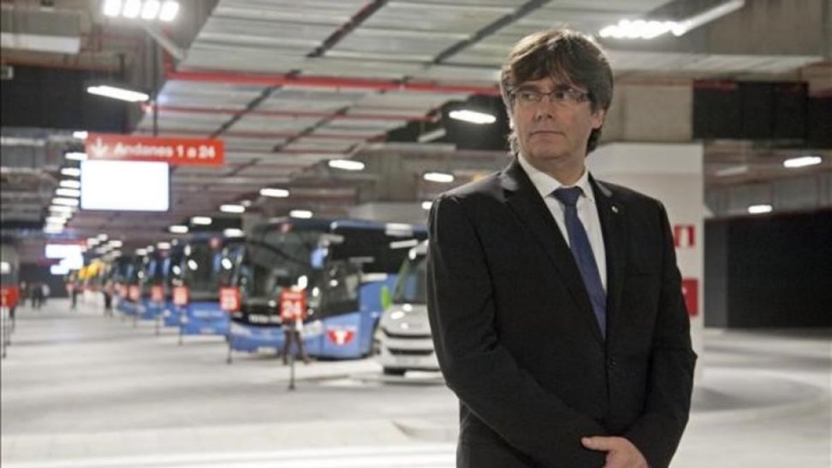 El presidente de la Generalitat, Carles Puigdemont, en la inauguracion de la nueva estación de autobuses de Girona, el pasado viernes.