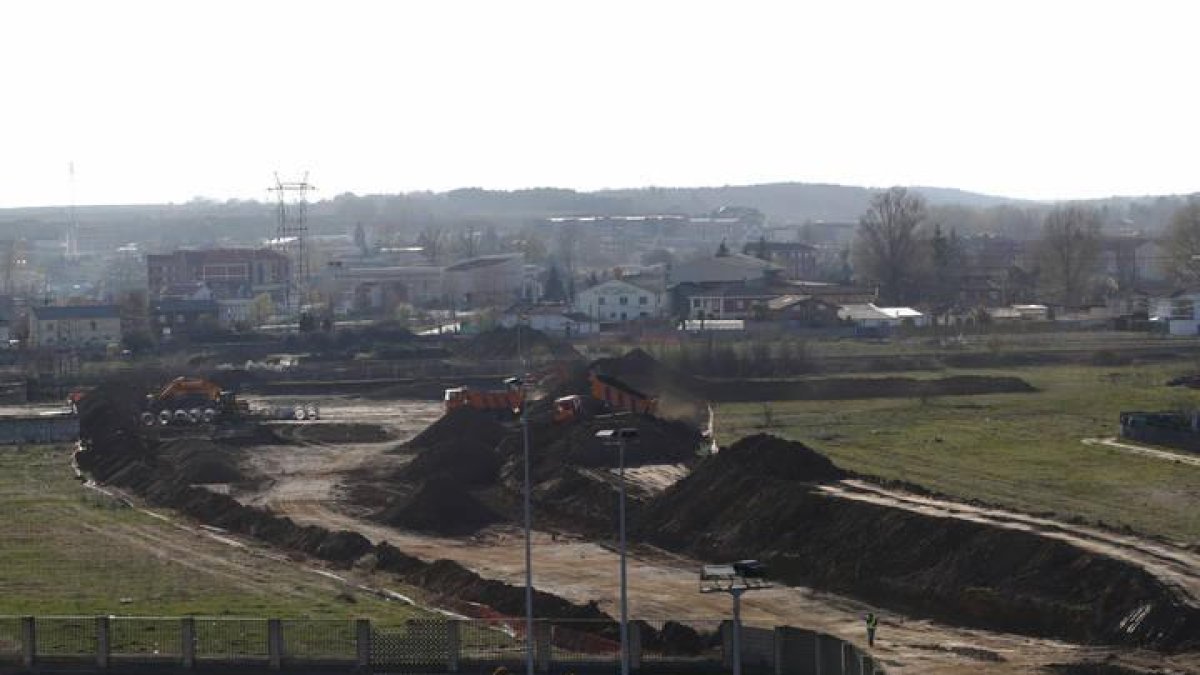 Obras de construcción del paso.