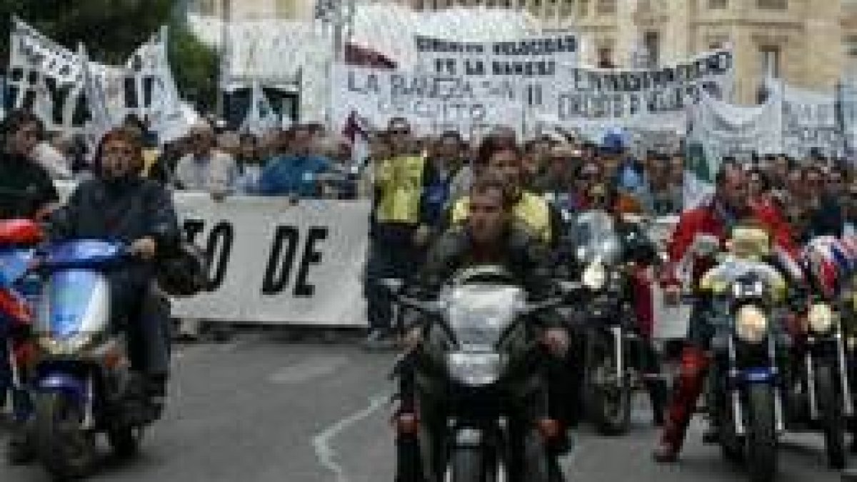 Otero sostiene que una manifestación como la del 2002, en una foto de archivo, no se repetiría ahora