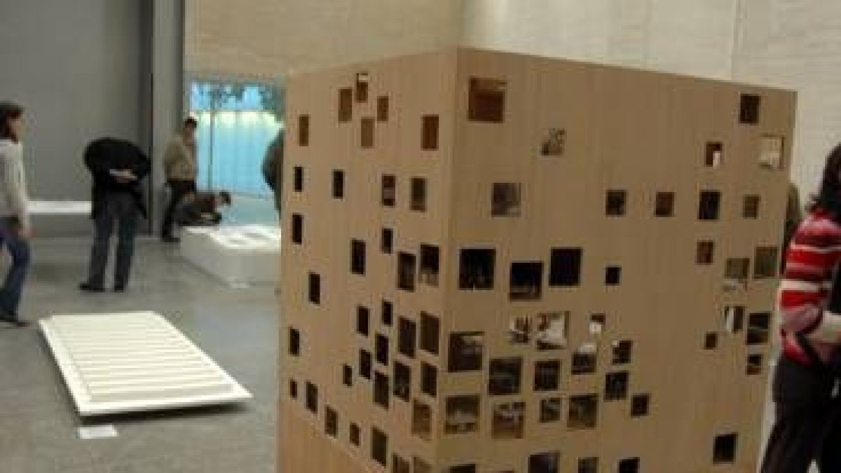 Detalle de la exposición que el equipo de arquitectos japoneses Sanaa muestra en el Musac