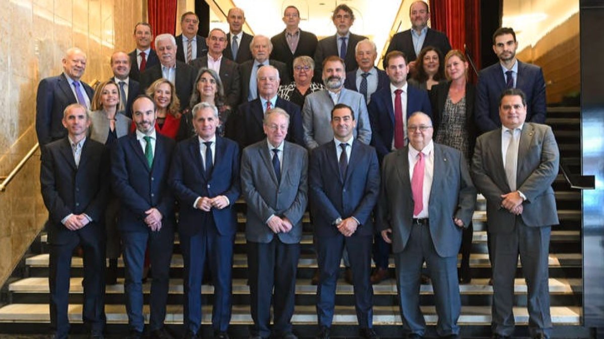 Foto de familia de la reunión del Consejo Superior de Ingenieros de Minas. JAVIER CASARES