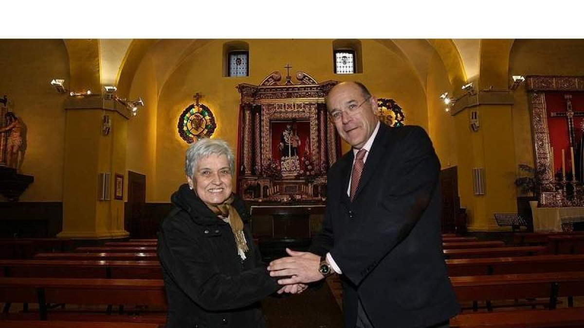 Beatriz Gallego e Ignacio Hurtado escenificaron el acuerdo en Santa Nonia.