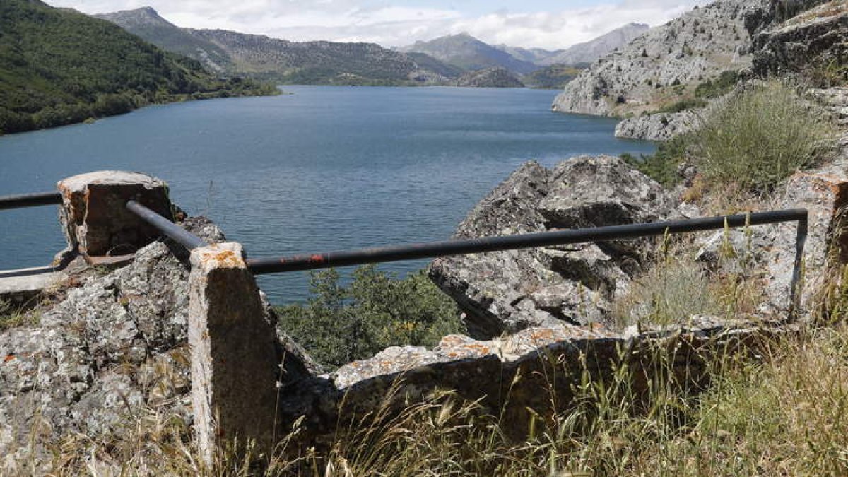 El embalse de Barrios de Luna, en una imagen de archivo. RAMIRO