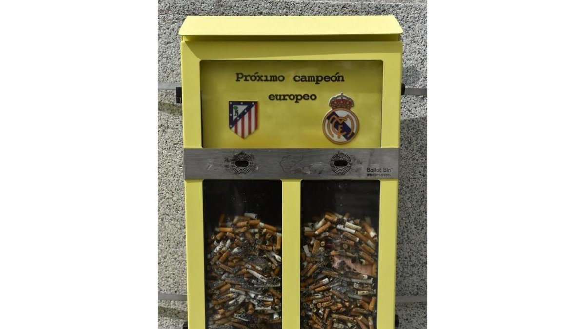 Así está a 26 de mayo una de las urnas-cenicero instaladas en Madrid para pronosticar el ganador de la Champions.