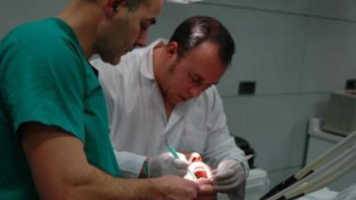 El curso destinado a los dentistas incluye tratamientos a los más desfavorecidos