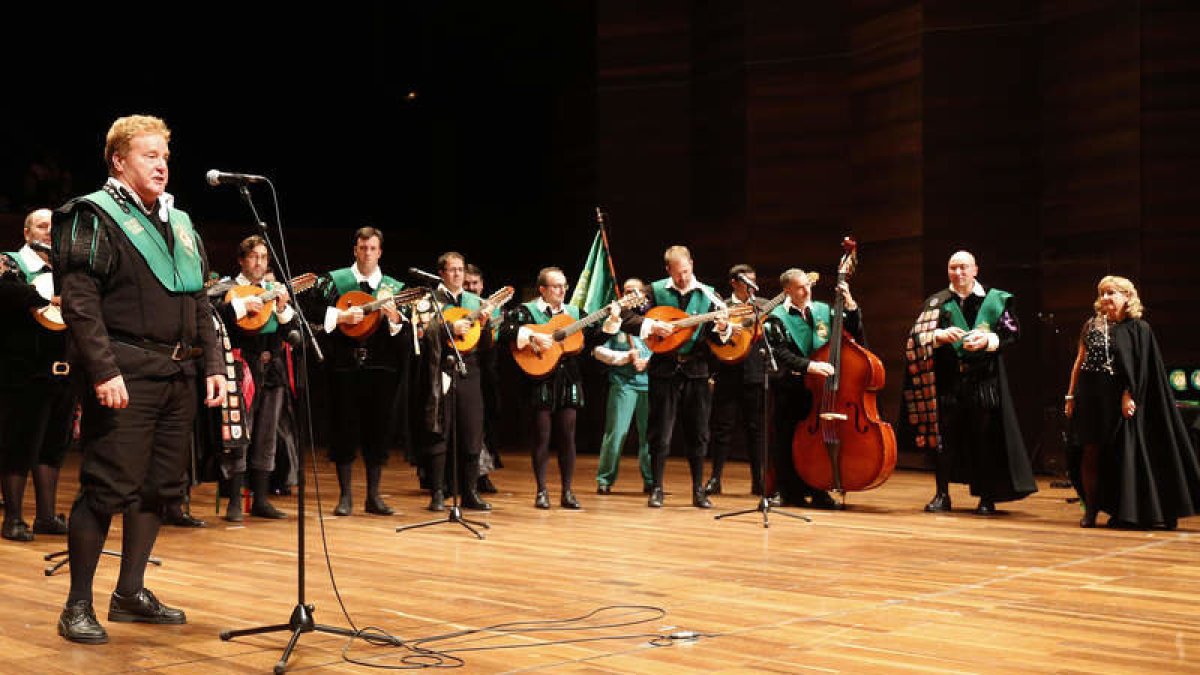 Un momento del acto celebrado ayer. FERNANDO OTERO PERANDONES