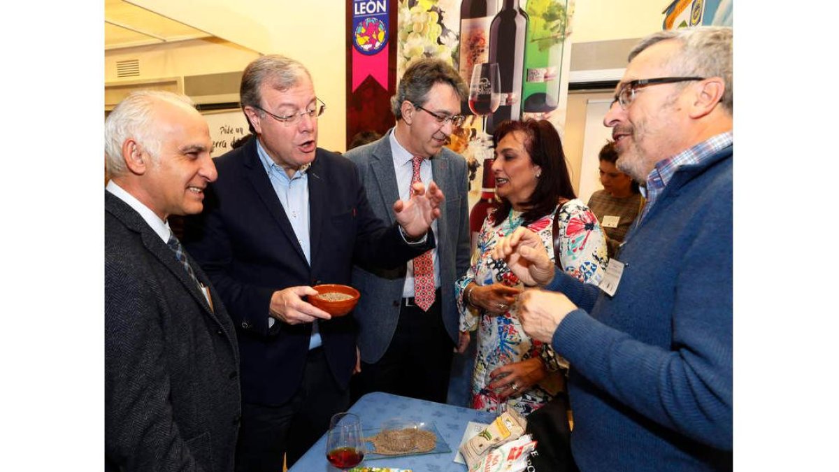 El estreno de Carnicerías congregó a diversas autoridades.