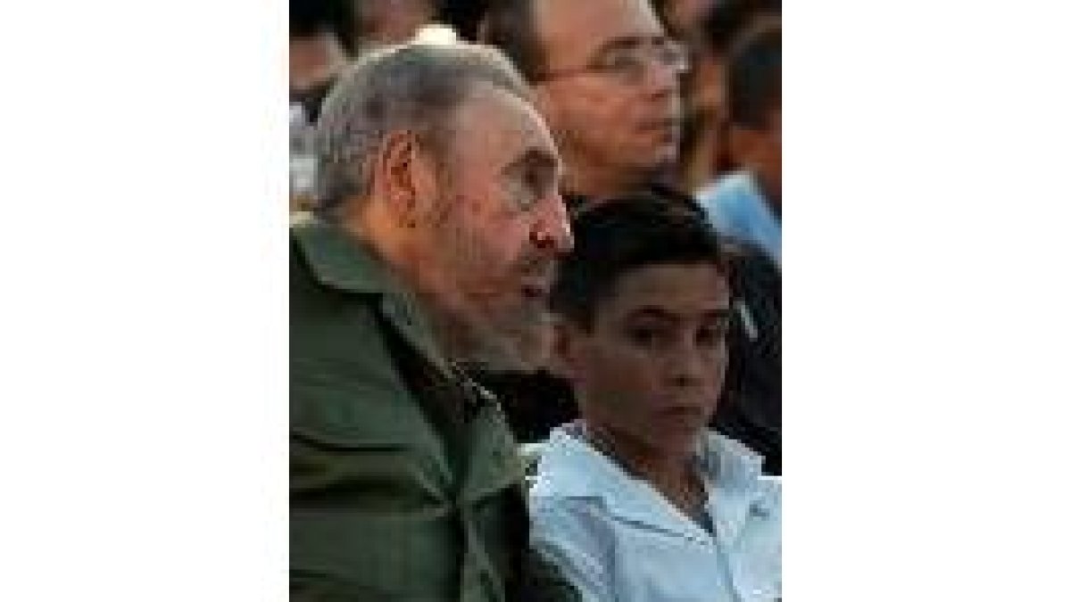 Fidel Castro y Elián González en el duodécimo cumpleaños de éste
