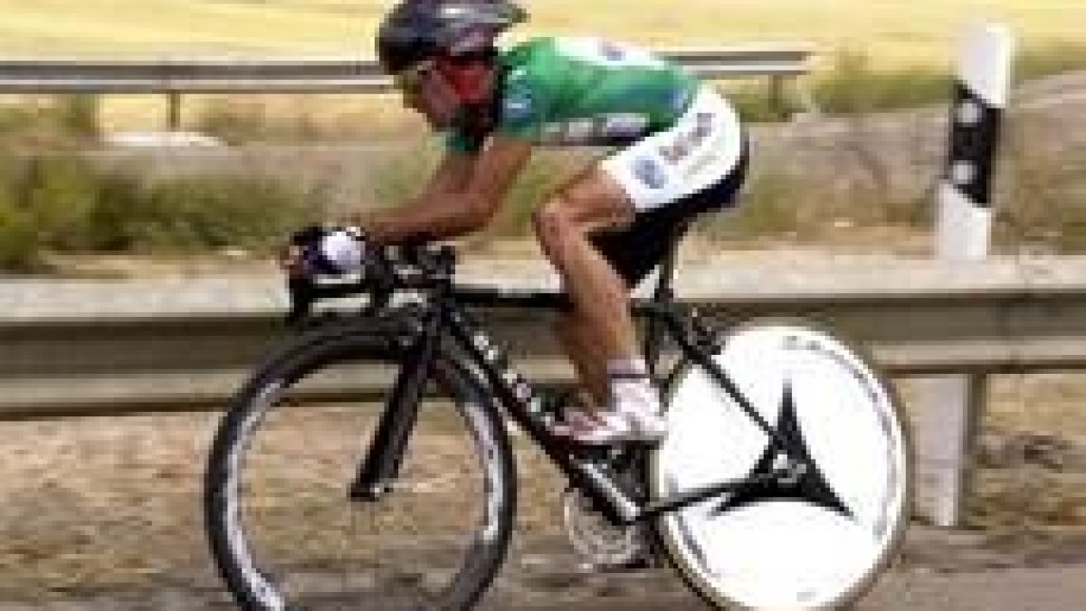 Igor Astarloa, segundo clasificado en la Vuelta a Burgos, pedalea en un momento de la contrarreloj