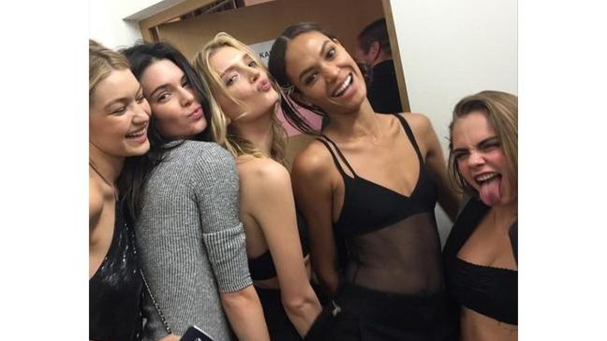 Gigi Hadid, Kendall Jenner,Lily Donaldson, Joan Smalls y Cara Delevingne.
