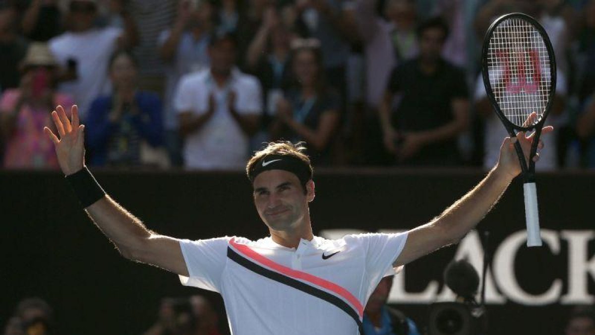 Roger Federer celebra la clasificación para cuartos de final en Australia.