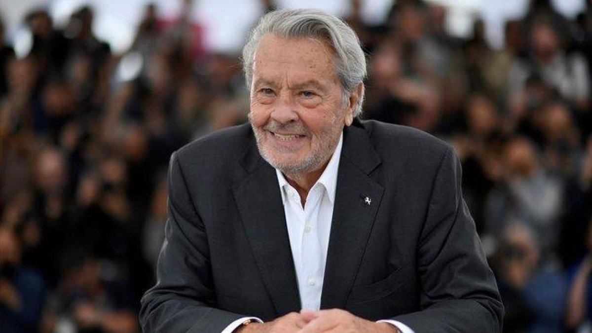 Alain Delon posa en el Festival de Cannes, el pasado mes de mayo.