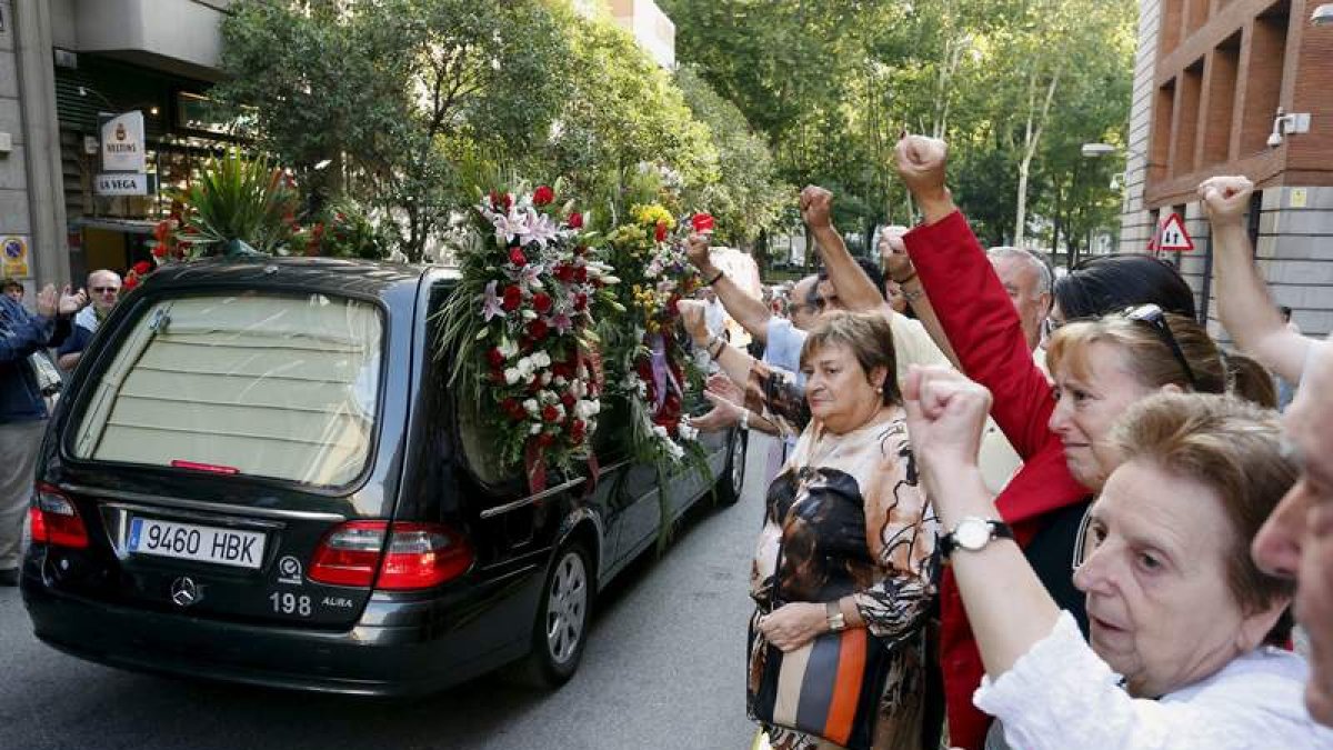 Despedida del cortejo fúnebre del dirigente comunista Santiago Carrillo.