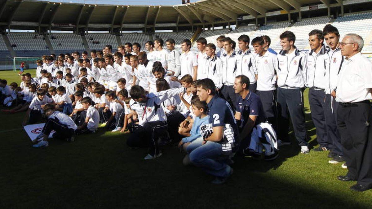 Una representación del fútbol base de la Cultural se va a Catar para jugar un torneo y ver las instalaciones de Aspire. JESÚS F. SALVADORES