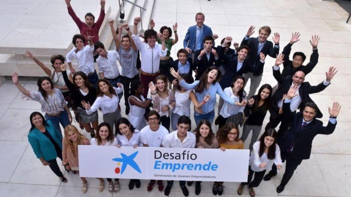 Estudiantes y profesores que han participado en el programa de emprendimiento de La Caixa.