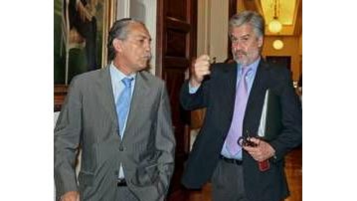 López Garrido junto al presidente del Congreso, Manuel Marín, ayer