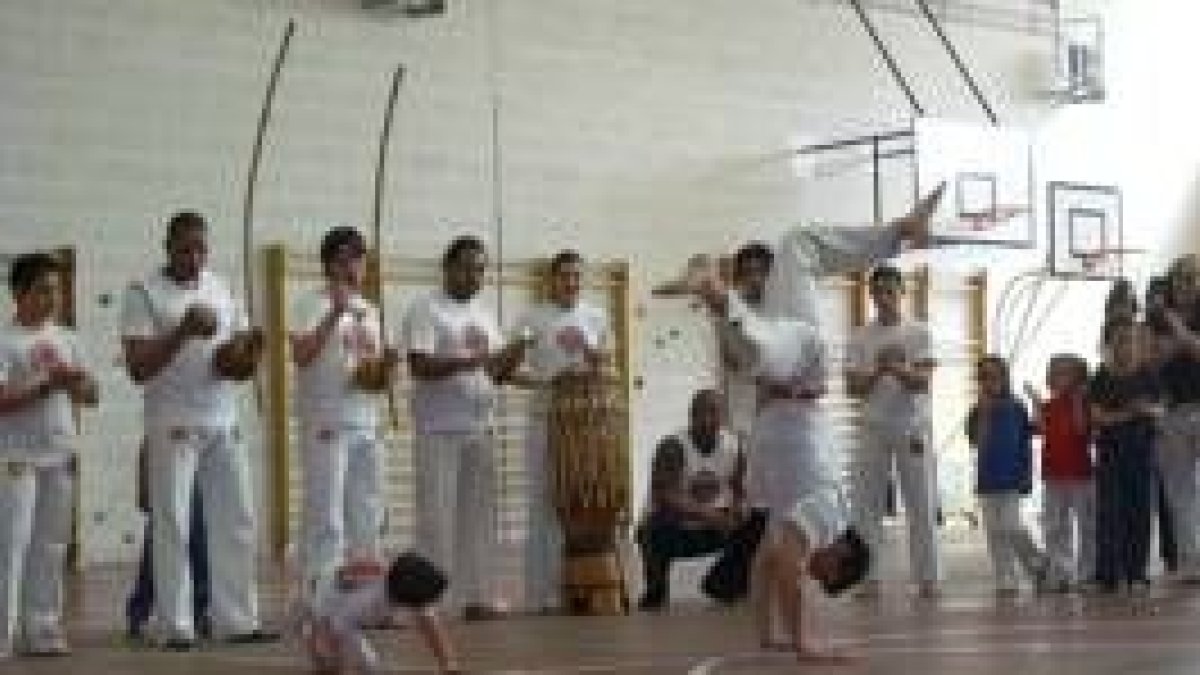 La exhibición de capoeira fue acompañada por los ritmos percusivos y marimbas