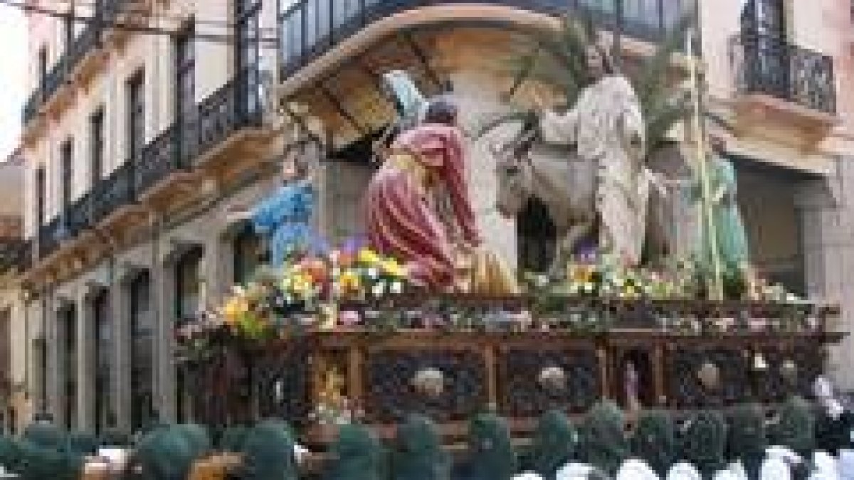 El popular paso de La Borriquilla durante la procesión de Las Palmas