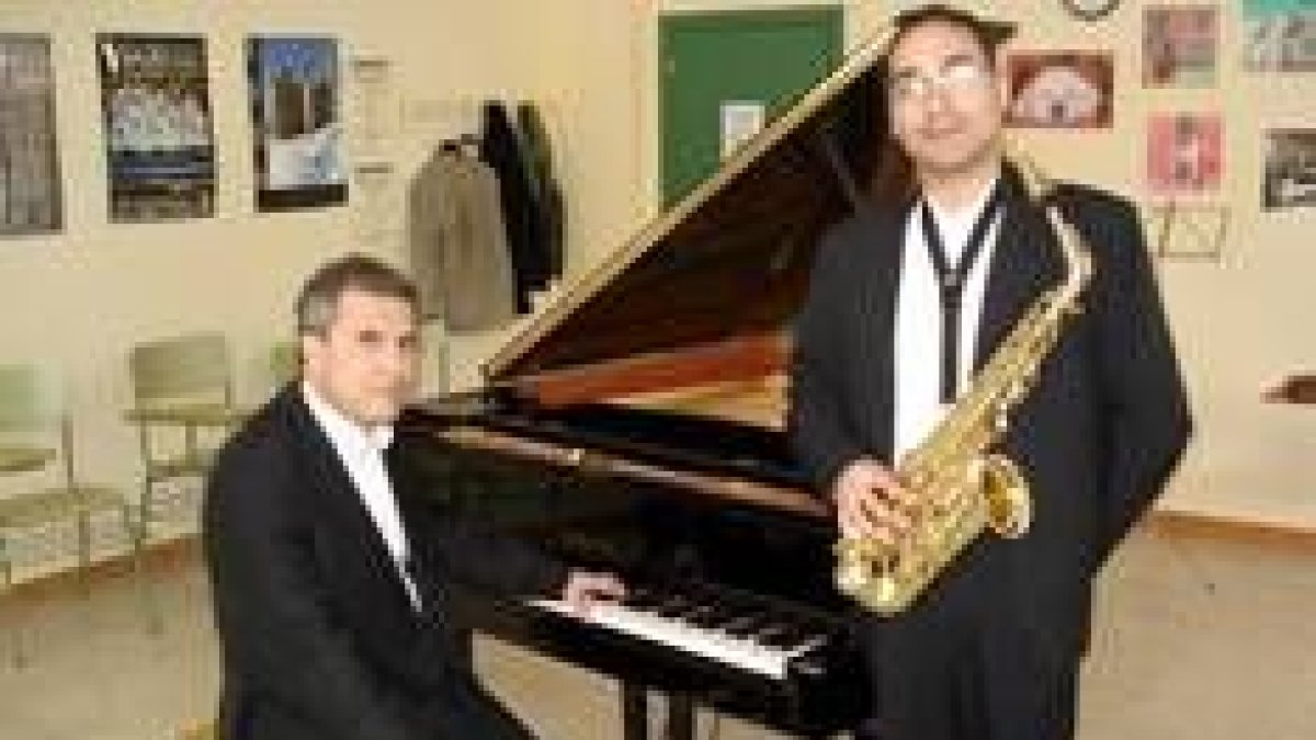 Los dos intérpretes ofrecen el recital en el conservatorio Ángel Barja