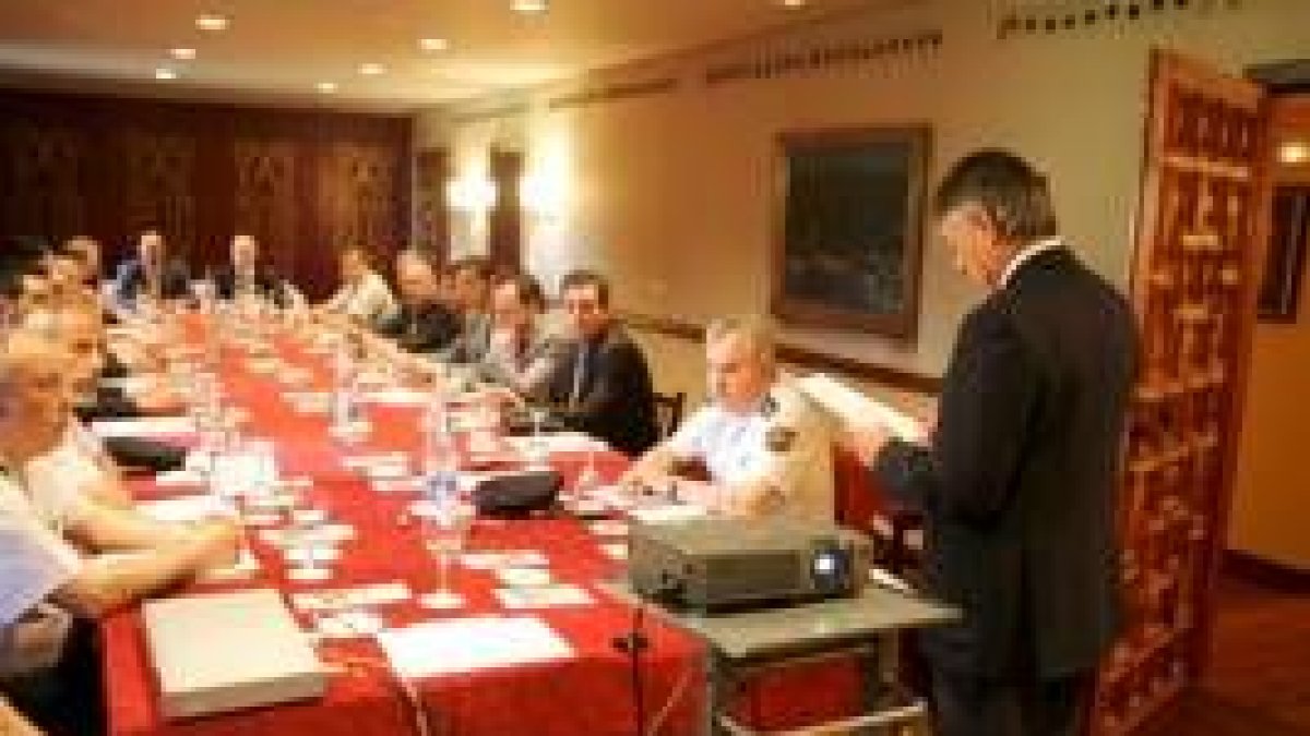 Franciso Álvarez presidió ayer la reunión para el Programa Turismo y Seguridad 2007 en León